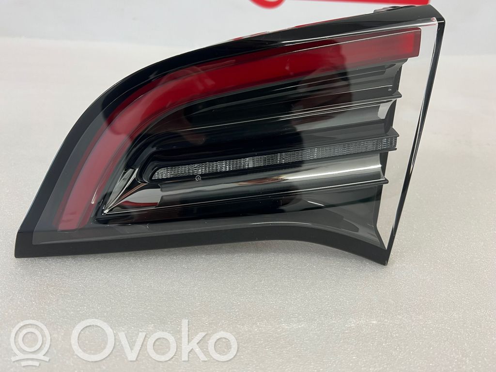 Tesla Model 3 Tailgate rear/tail lights 