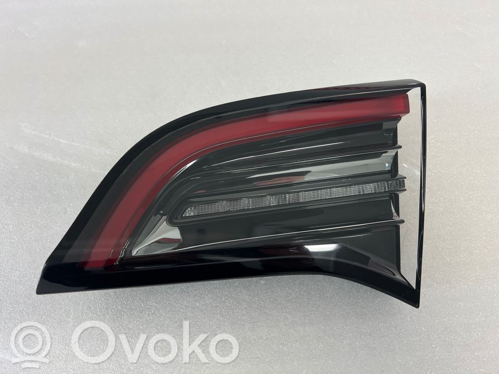 Tesla Model Y Tailgate rear/tail lights 