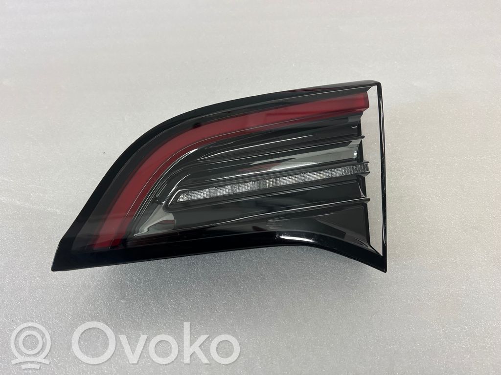 Tesla Model Y Tailgate rear/tail lights 