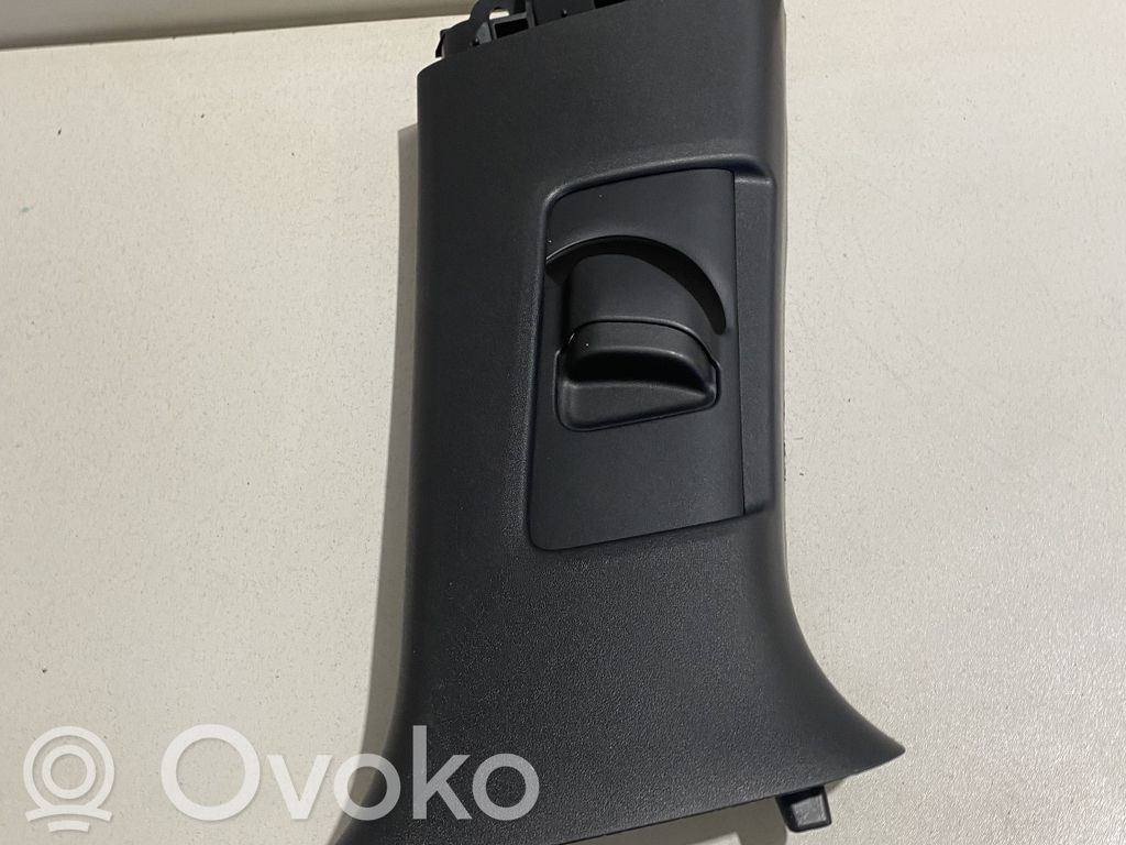 Lexus UX Pilar (B) (superior) 