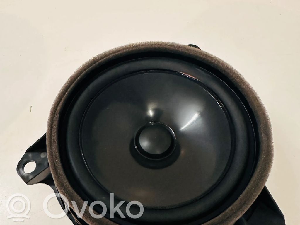Lexus UX Altavoz de la puerta trasera 