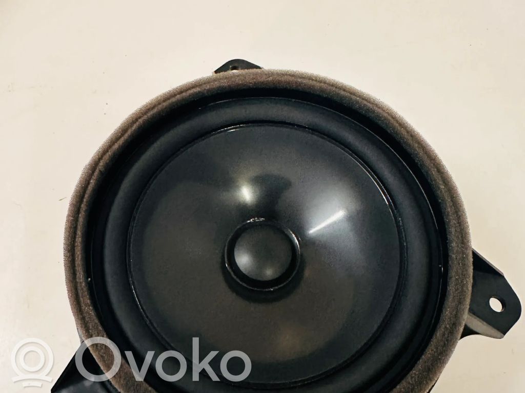 Lexus UX Altavoz de la puerta trasera 