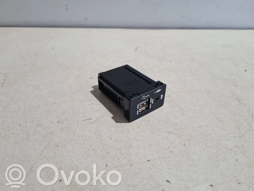Enchufe conector USB   8619024030