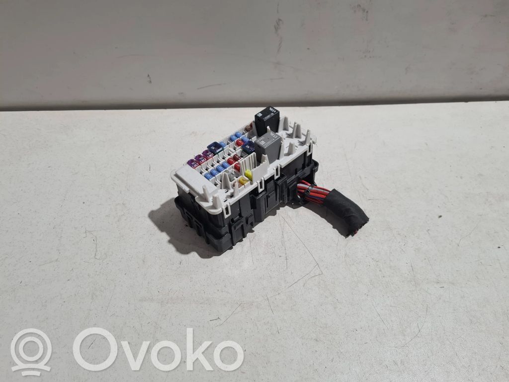 Opel Insignia B Módulo de fusible 