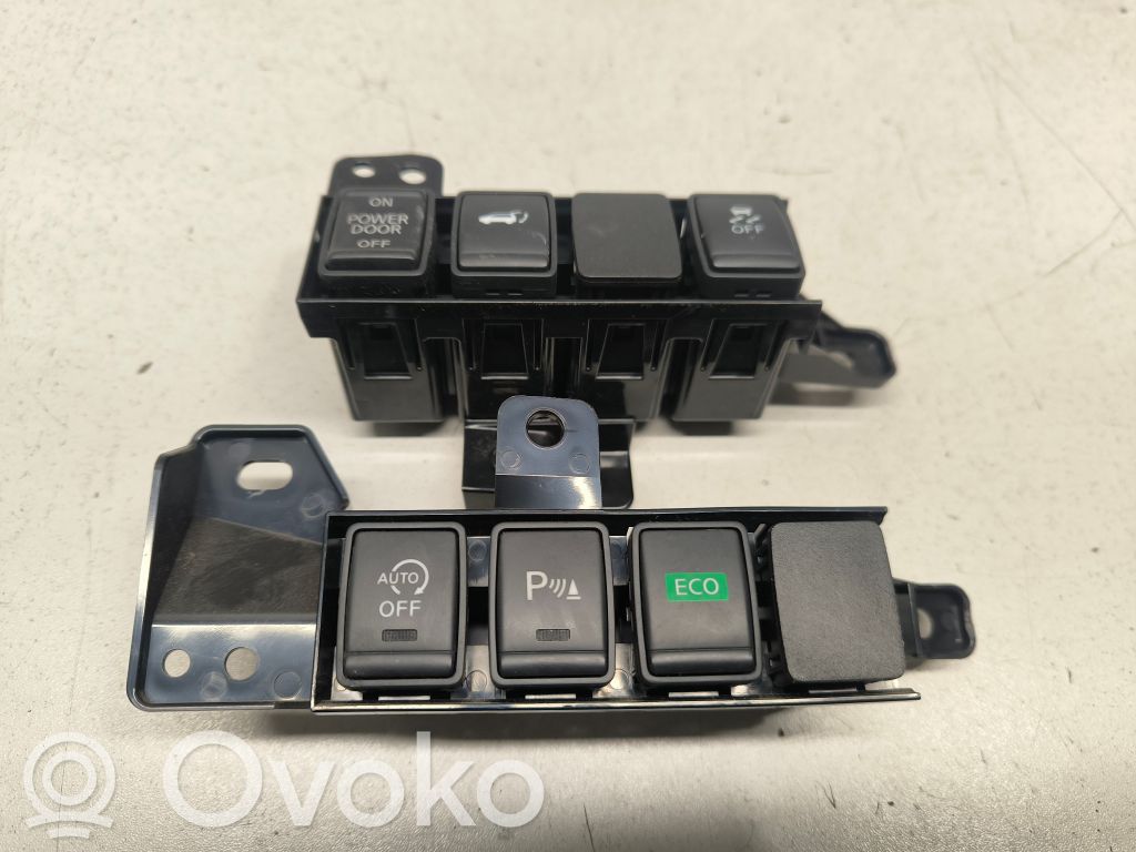 Nissan X-Trail T32 A set of switches 