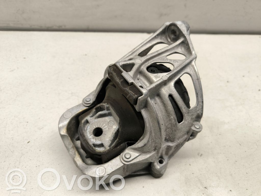 Porsche Cayenne (9Y0 9Y3) Engine mount bracket 