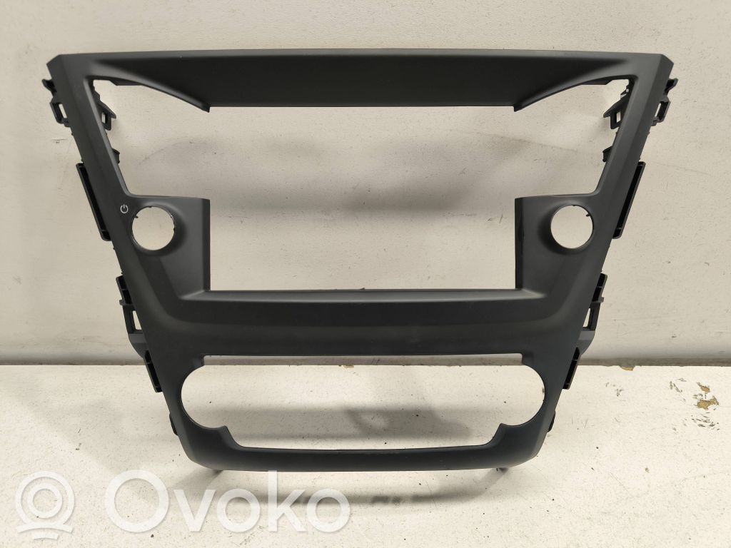 Toyota Avensis T270 Konsola środkowa / Radio / GPS 