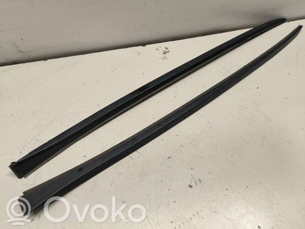 KIA Sorento Windshield trim 