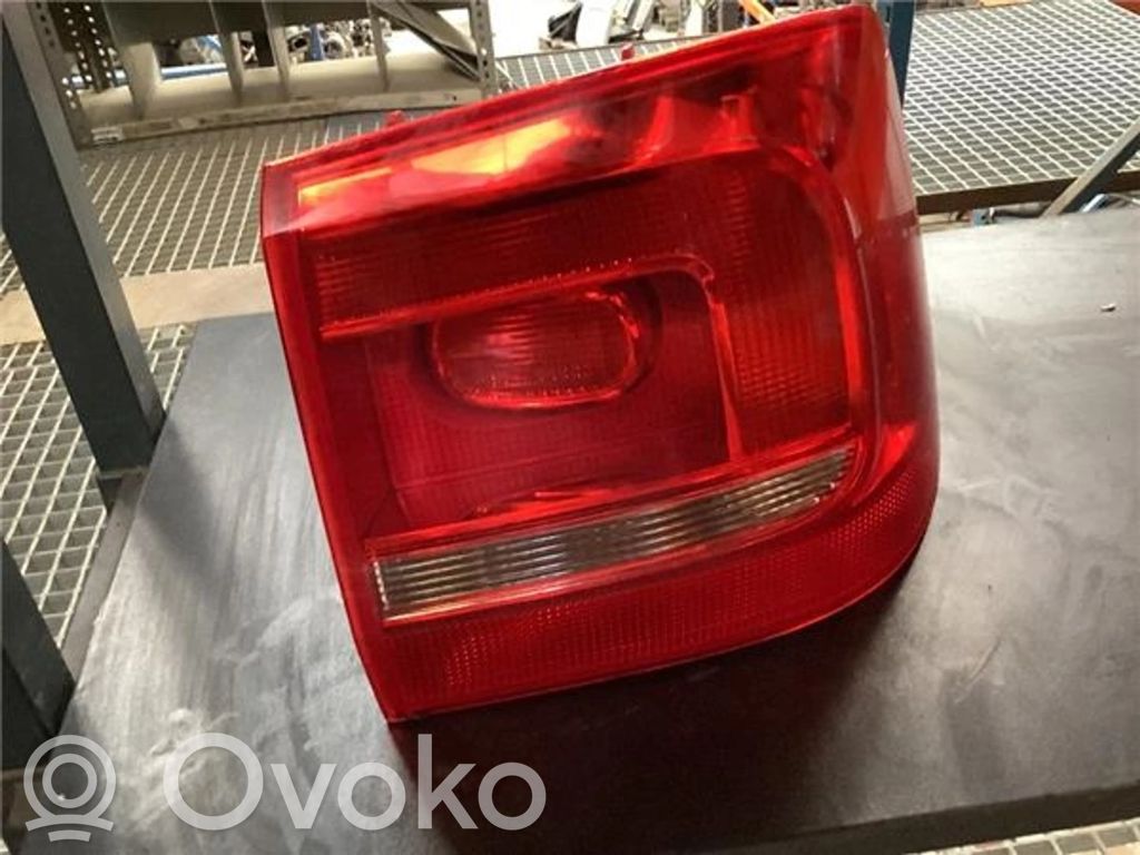 Volkswagen Touran II Lampa tylna 