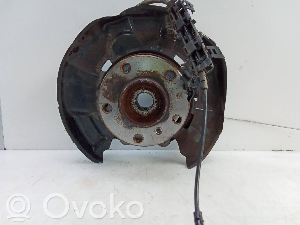 BMW 2 F22 F23 Zwrotnica koła przedniego 