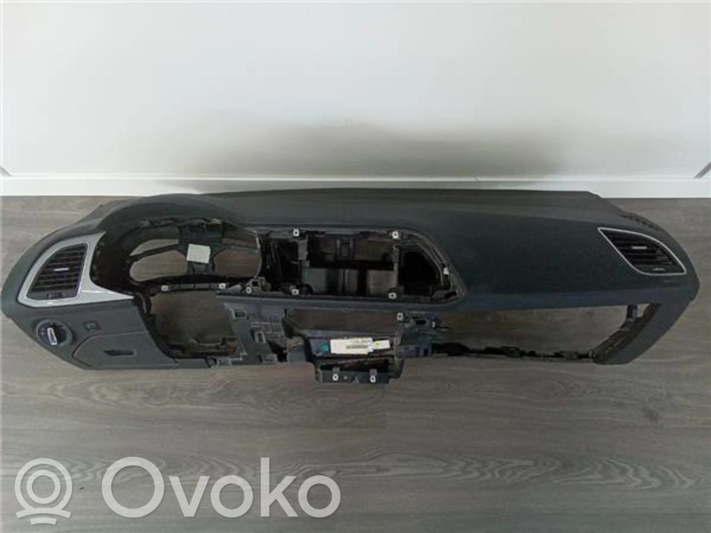 Seat Leon (5F) Panelis 