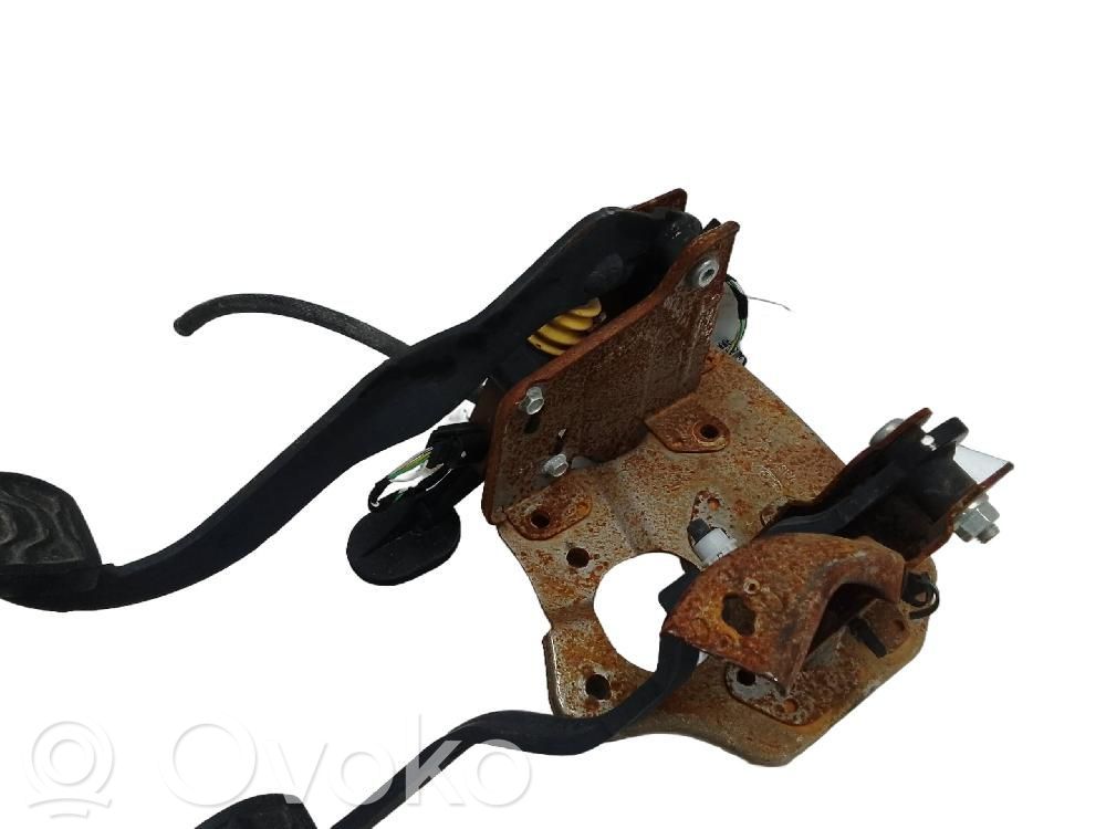 Pedal de embrague   GK212450BD