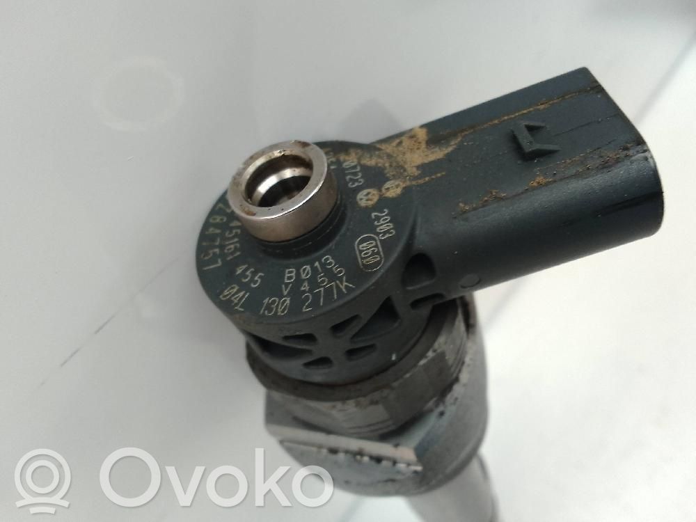 Inyector de combustible   04L130277K