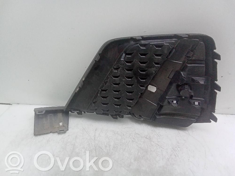 Front grill   82A807682D