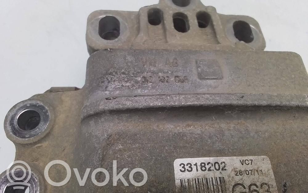Volkswagen PASSAT B7 Supporto di montaggio del motore