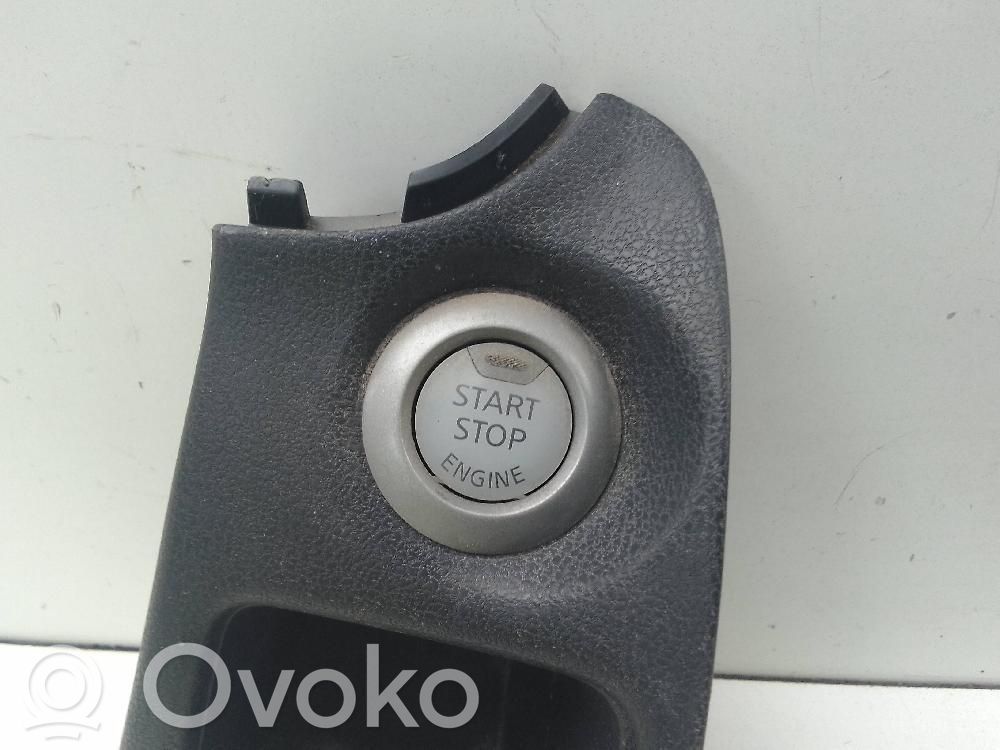 Interruttore a pulsante start e stop motore   684143VV0A02C