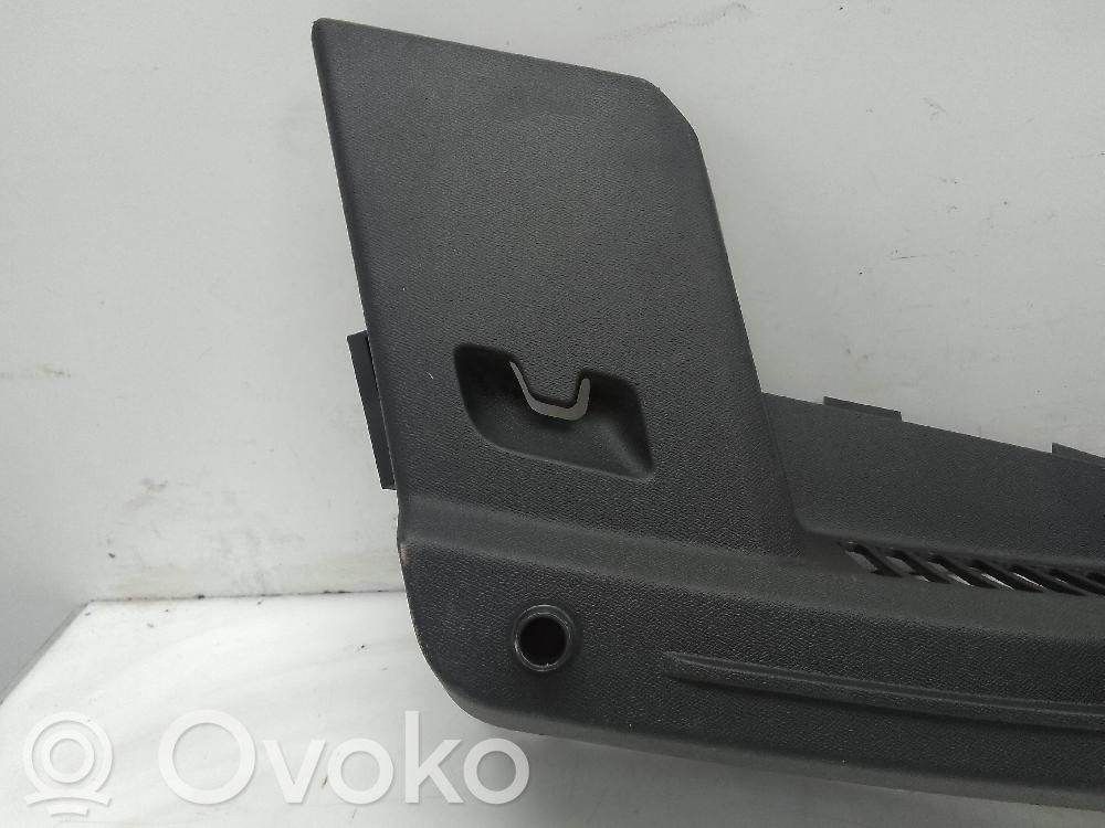 Moldura de la puerta trasera   5FA867761