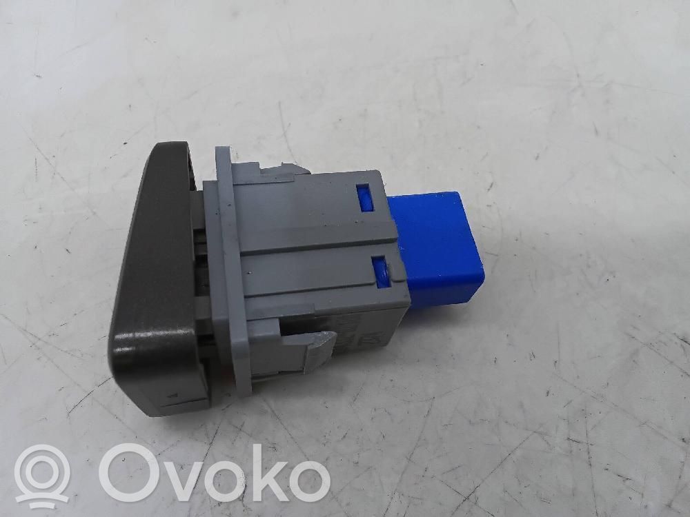 Toyota Auris E180 Comutator lumini pericol 
