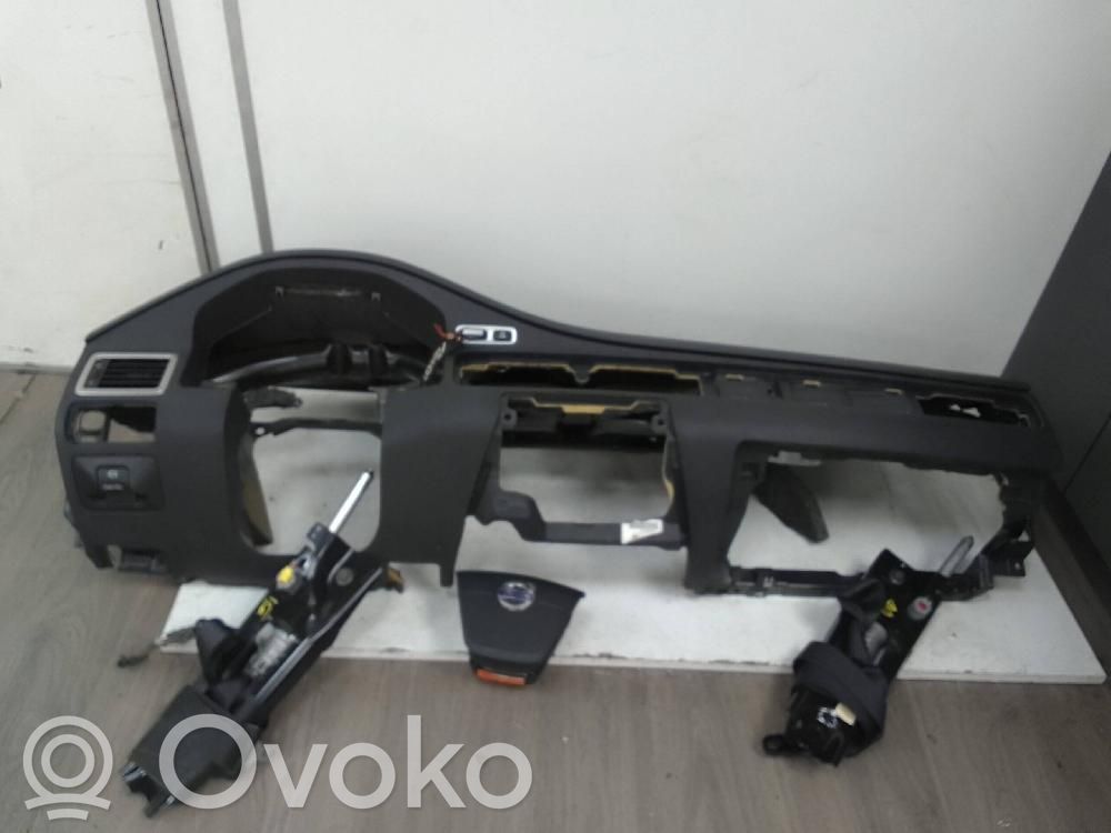 Volvo V70 Set planșă bord cu airbag 