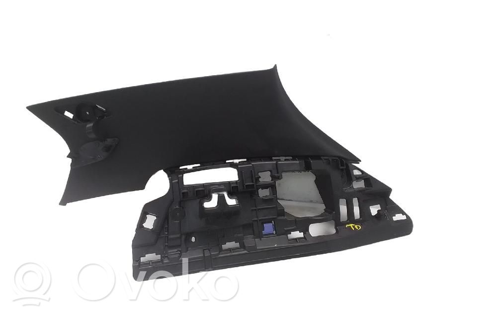 Opel Astra L Moldura de la puerta trasera 