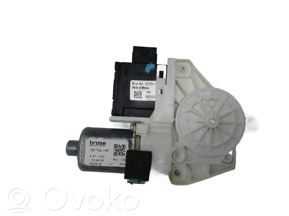 Motor del regulador de la ventanilla de la puerta delantera   C61742100