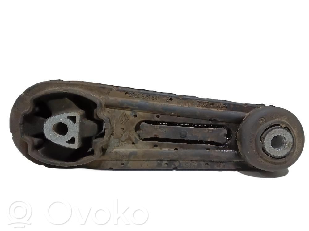 Engine mount bracket   8200575641B
