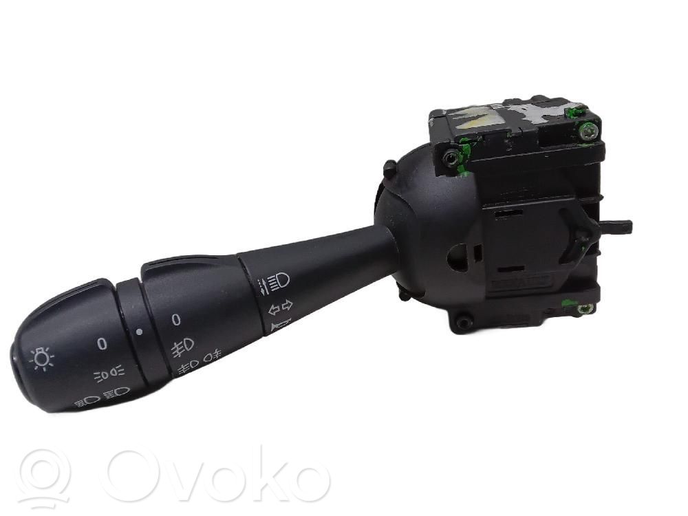 Dacia Lodgy Commodo, commande essuie-glace/phare 