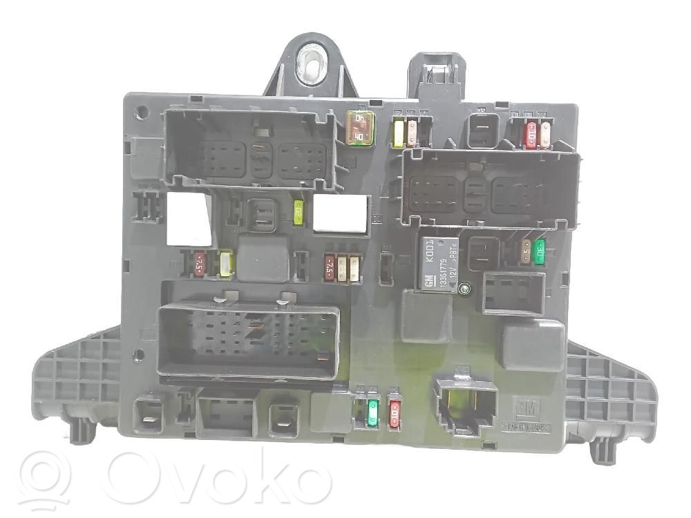 Opel Zafira C Modul siguranțe 
