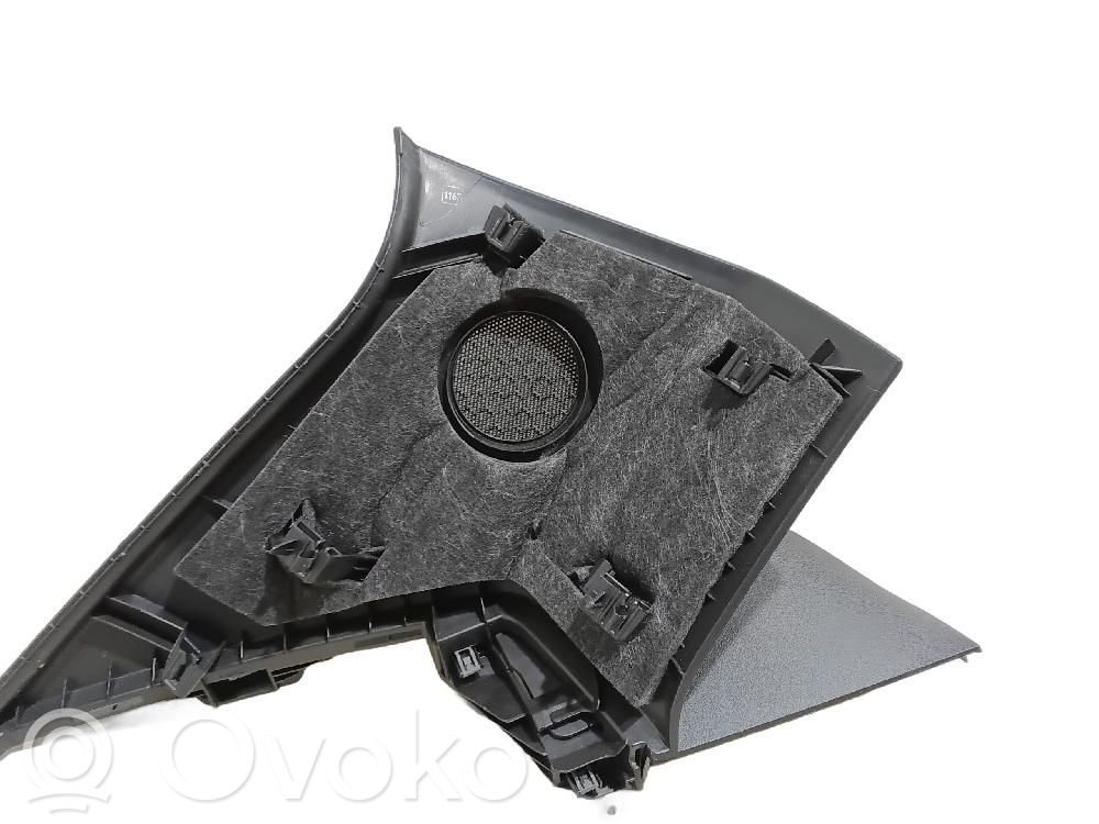 Moldura de la puerta trasera   8U0868606