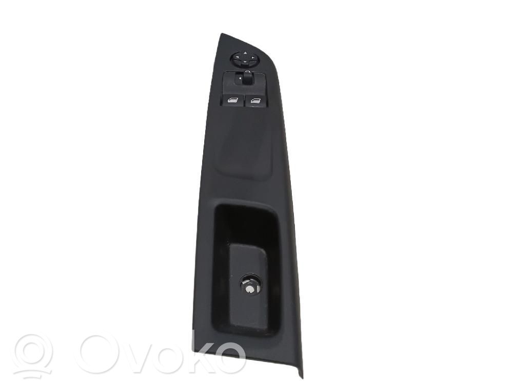 Electric window control switch   E31732