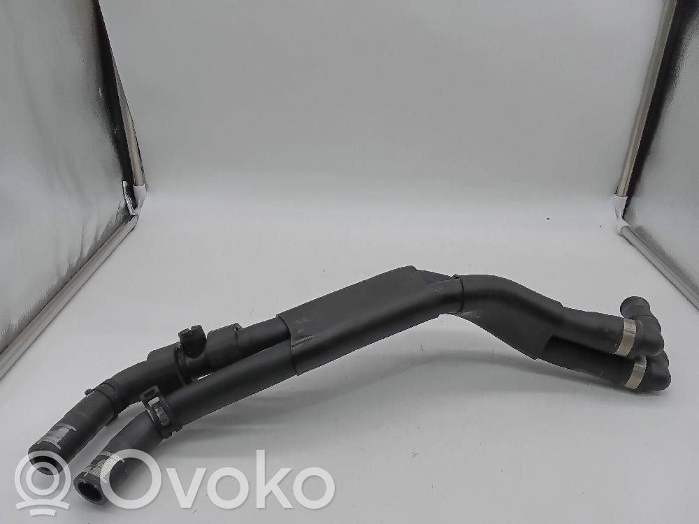 Audi RS Q8 Tuyau de liquide de refroidissement moteur 