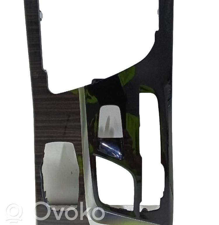 BMW 5 G30 G31 G38 Inserti decorativi cornice della consolle centrale 