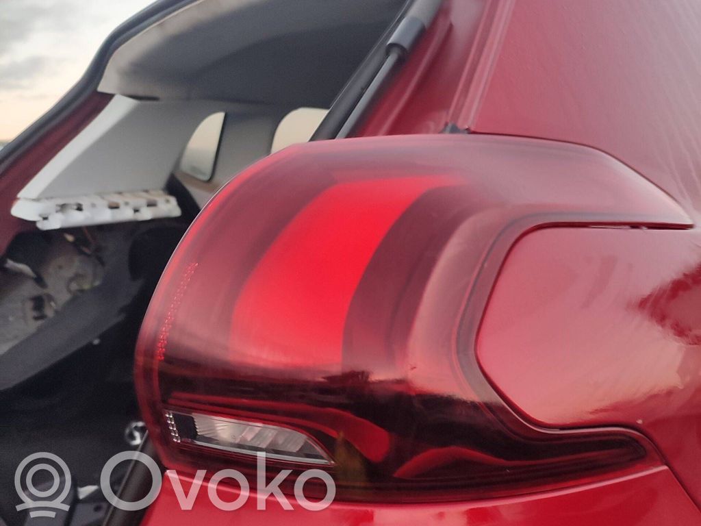 Peugeot 2008 I Feux arrière / postérieurs