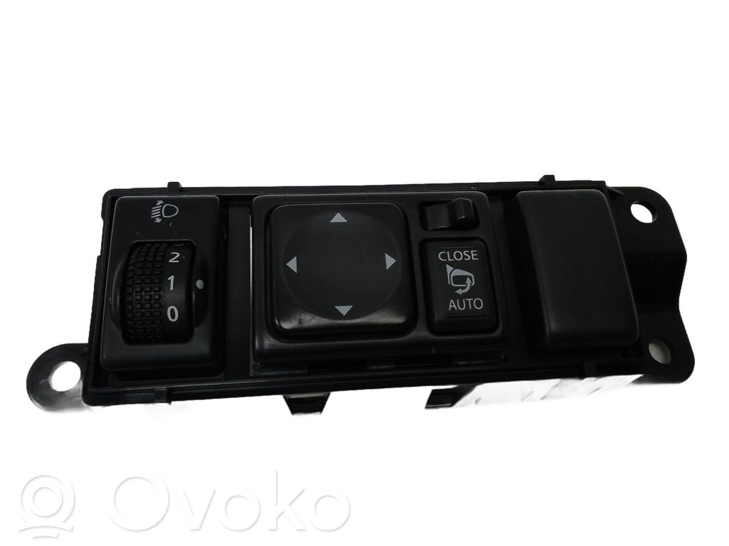 Nissan Juke I F15 Muut kytkimet/nupit/vaihtimet 