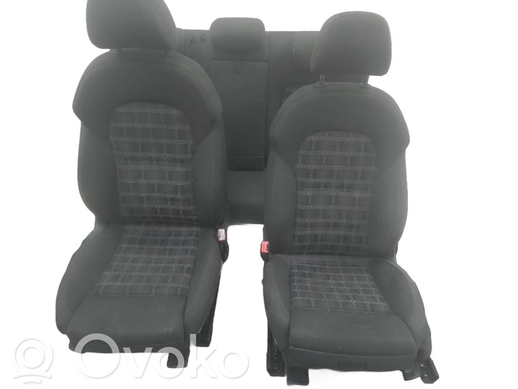 Audi A4 S4 B8 8K Salono komplektas 