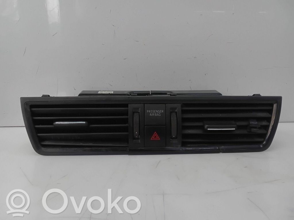 Skoda Rapid (NH) Dysze / Kratki środkowego nawiewu deski rozdzielczej