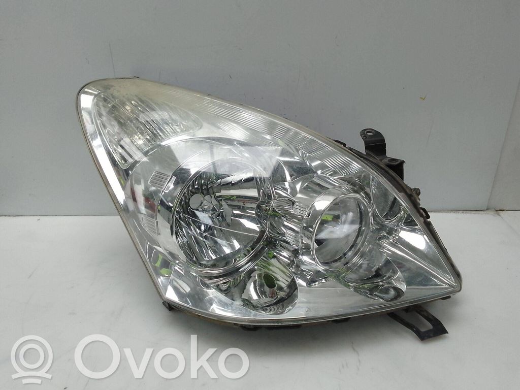 Toyota Corolla Verso AR10 Lampa przednia