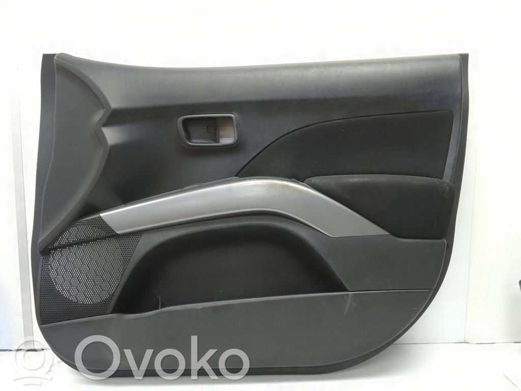 Mitsubishi Outlander Revestimiento de puerta delantera 