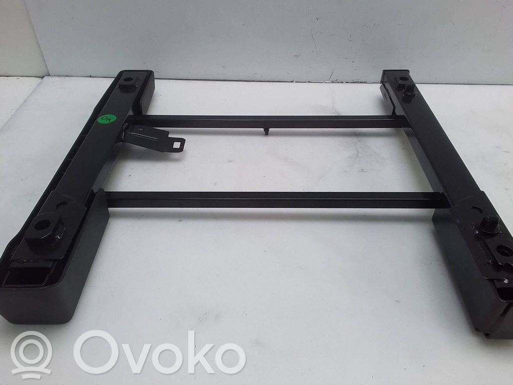Opel Crossland X Etulokasuojan suojien kiinnike 