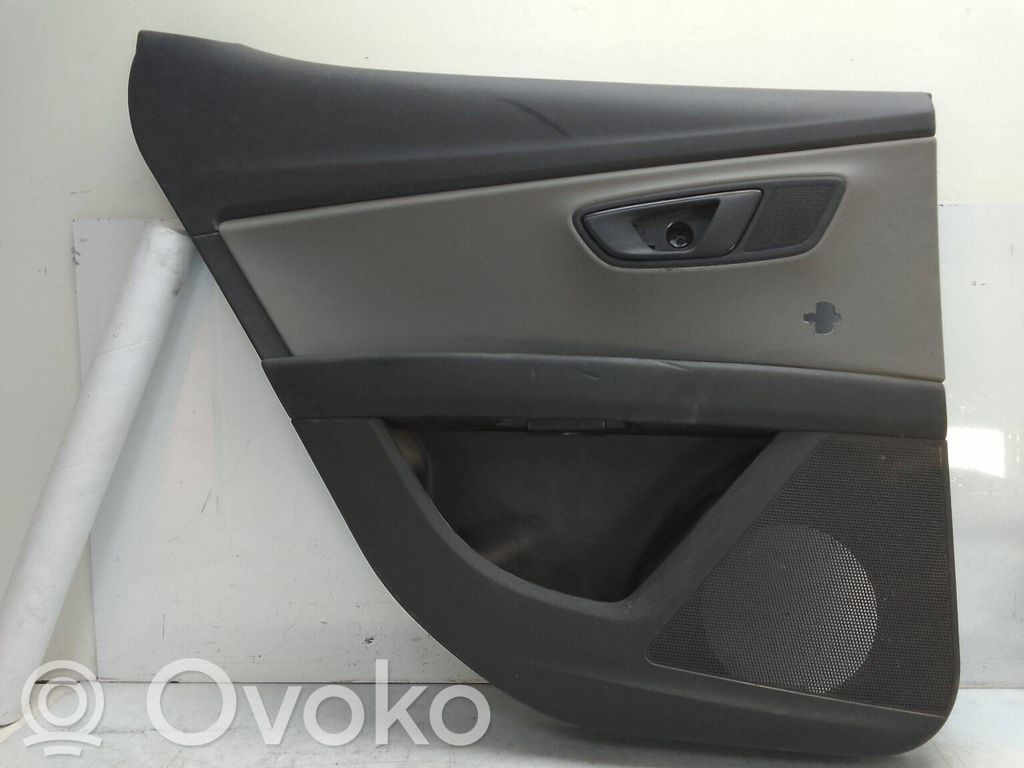 Seat Leon (5F) Moldura del tarjetero de la puerta trasera 