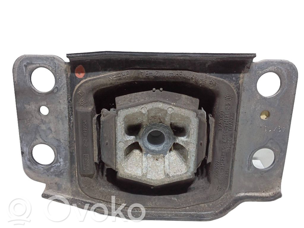 Ford Mondeo MK V Etulokasuojan suojien kiinnike 