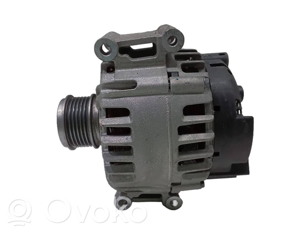 Volkswagen Golf VIII Generatore/alternatore 