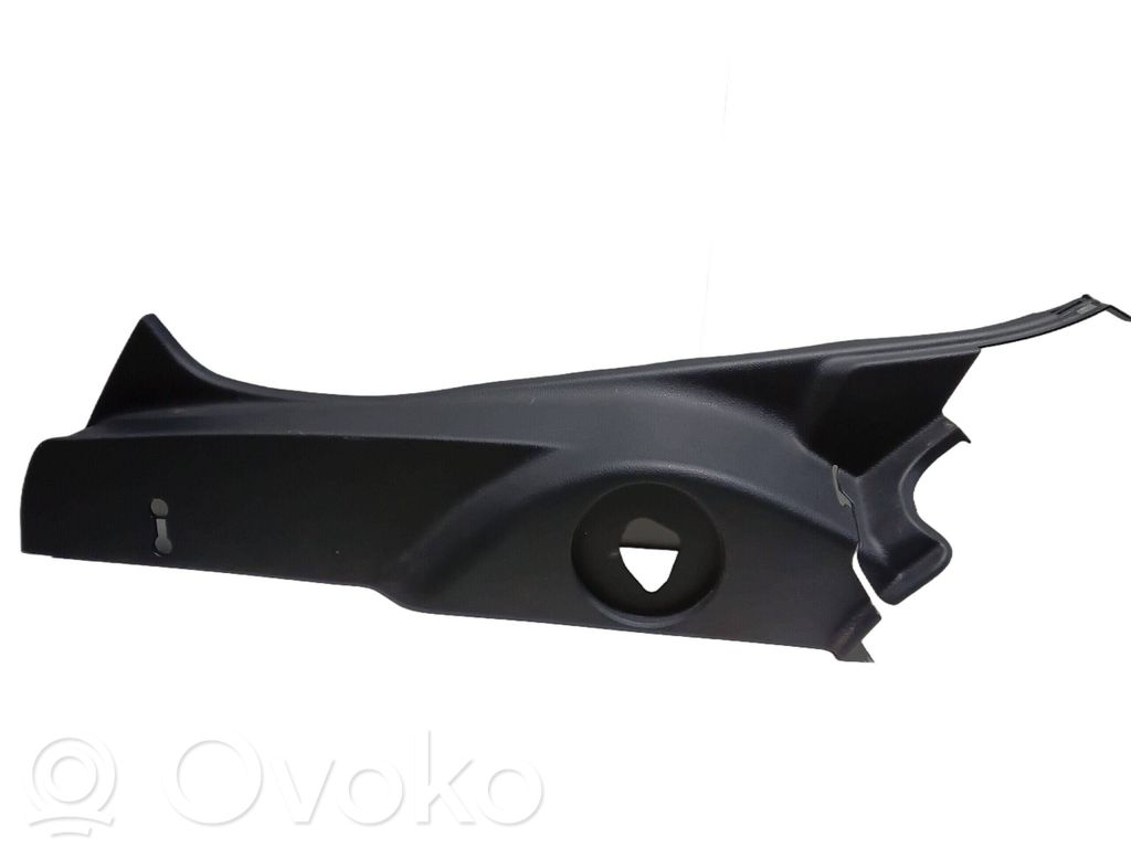 Toyota Auris E180 Takaluukun alaosan verhoilu