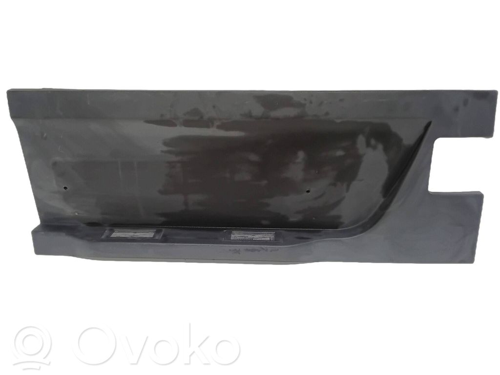 Iveco Daily 6th gen Sill/side skirt trim