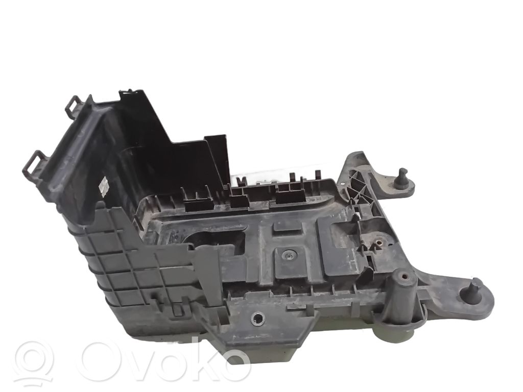 Volkswagen PASSAT B8 Wspornik chlapaczy przednich 