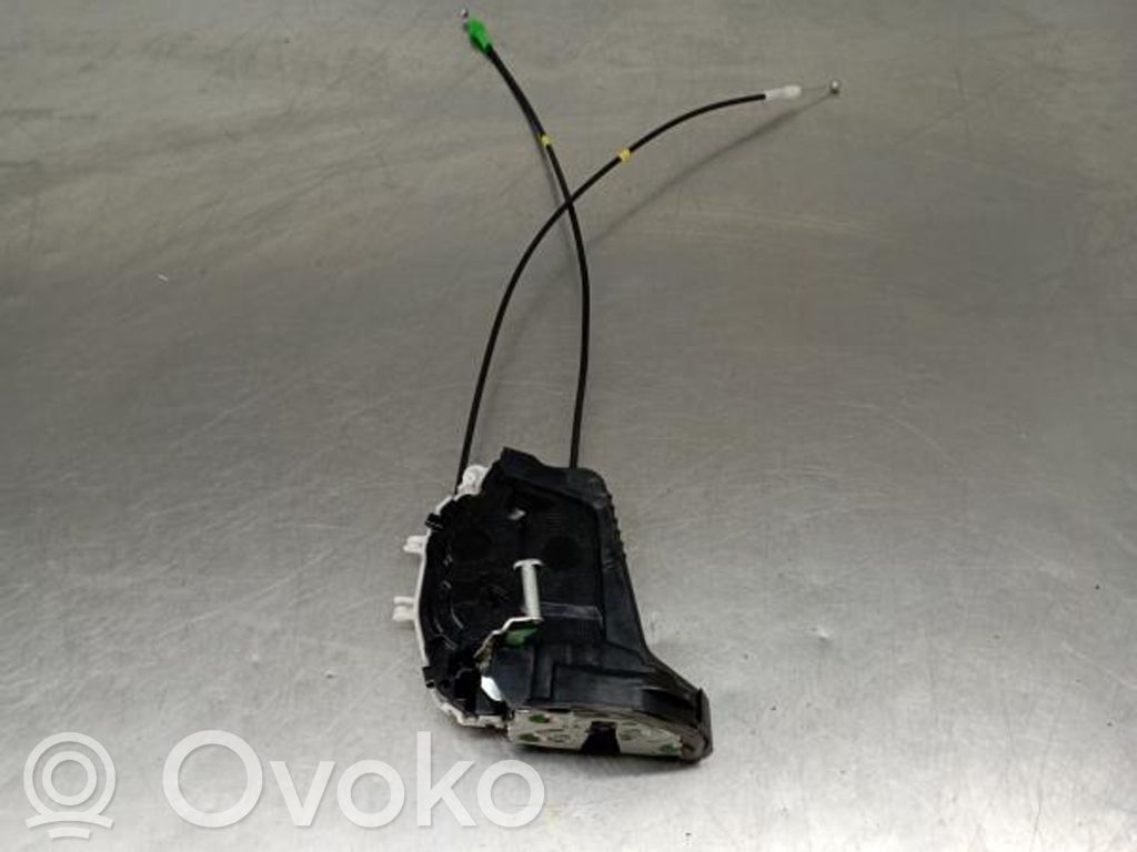 Toyota Yaris Zamek drzwi tylnych 