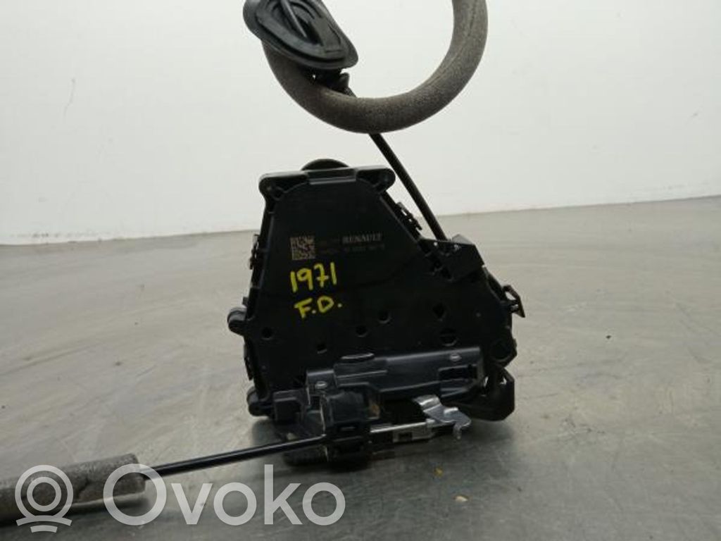 Priekšpusē slēdzene   805024067R