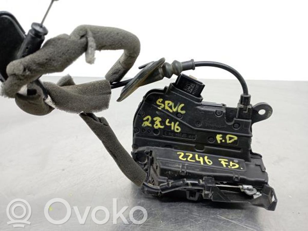 Priekšpusē slēdzene   805024563R,40627237,4PINOS,BK98