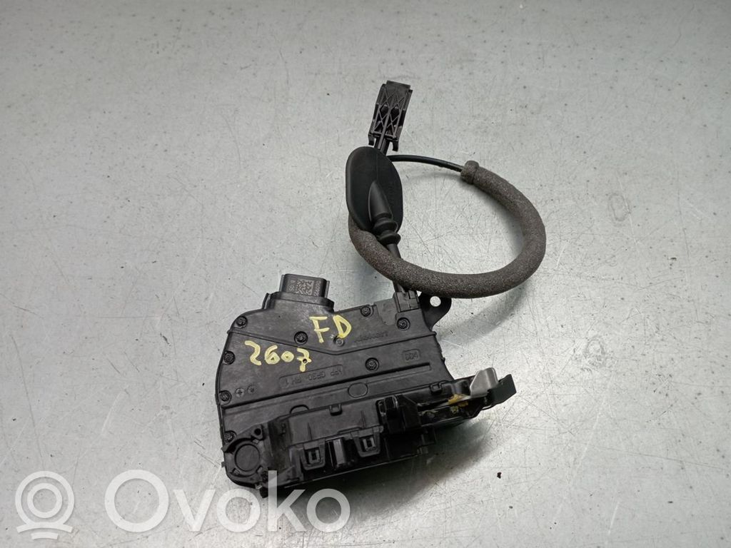 Priekšpusē slēdzene   805029595R,4PINOS