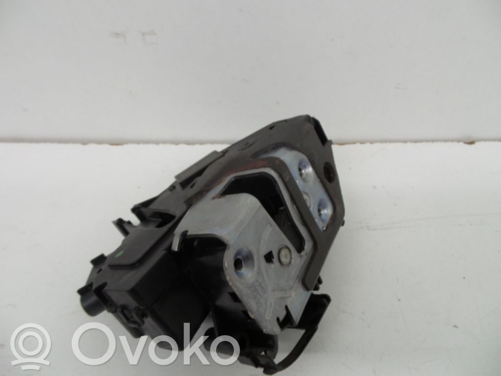 Ford Fiesta Priekšpusē slēdzene 